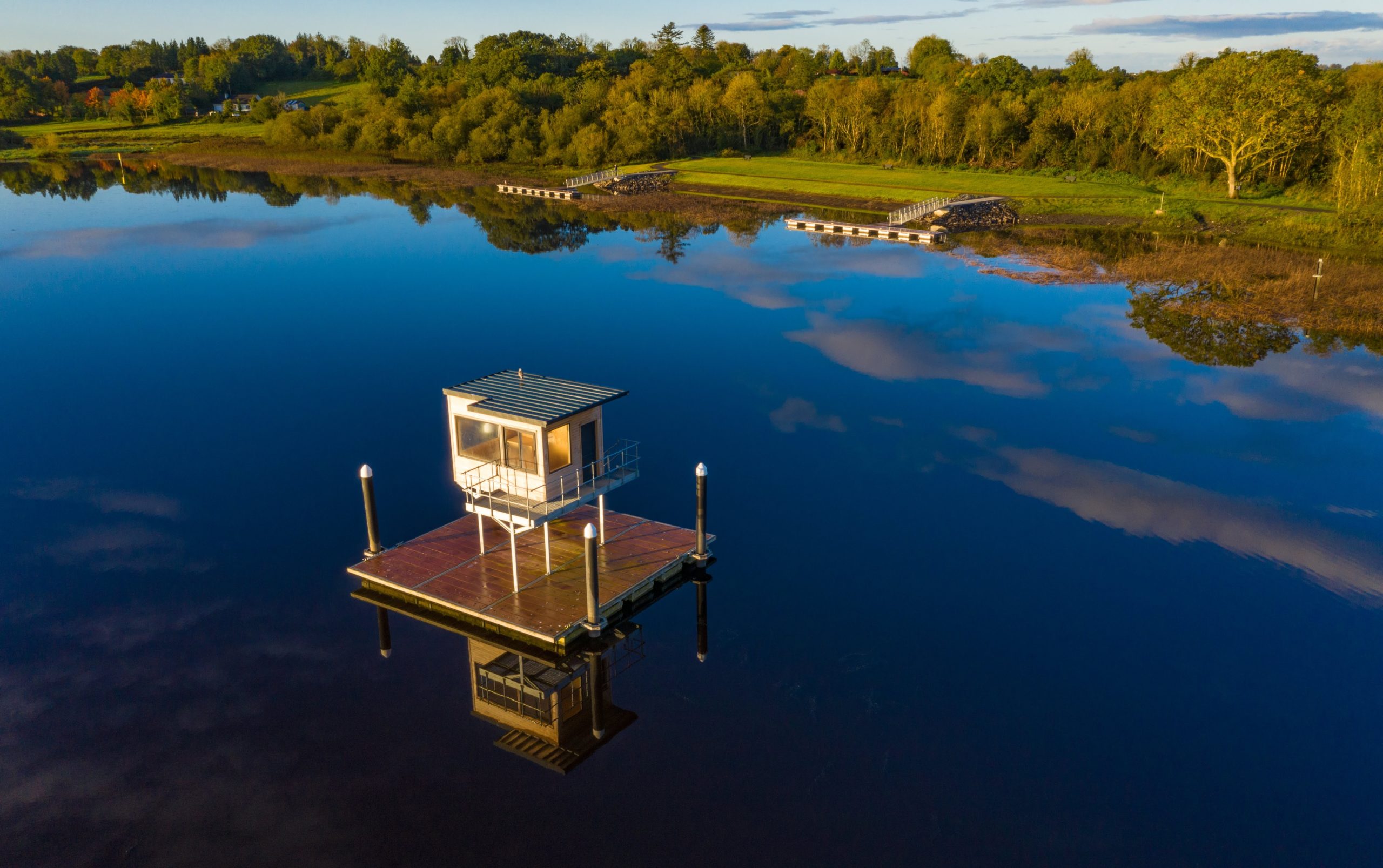 Small floating building on a pontoon in the middle of a lough