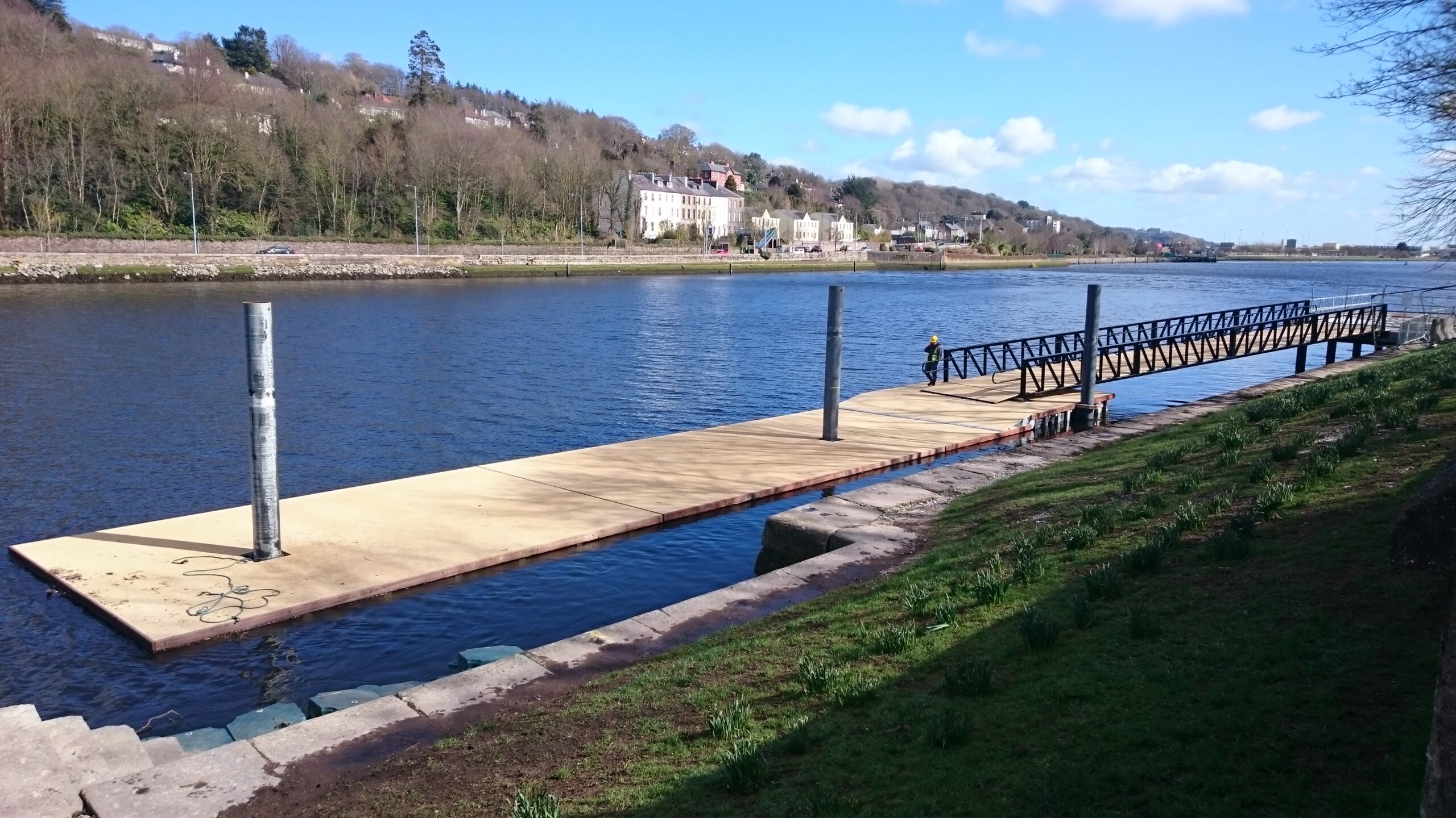 Low freeboard rowing pontoon on the banks of the River Lee with a 24m ramp for access