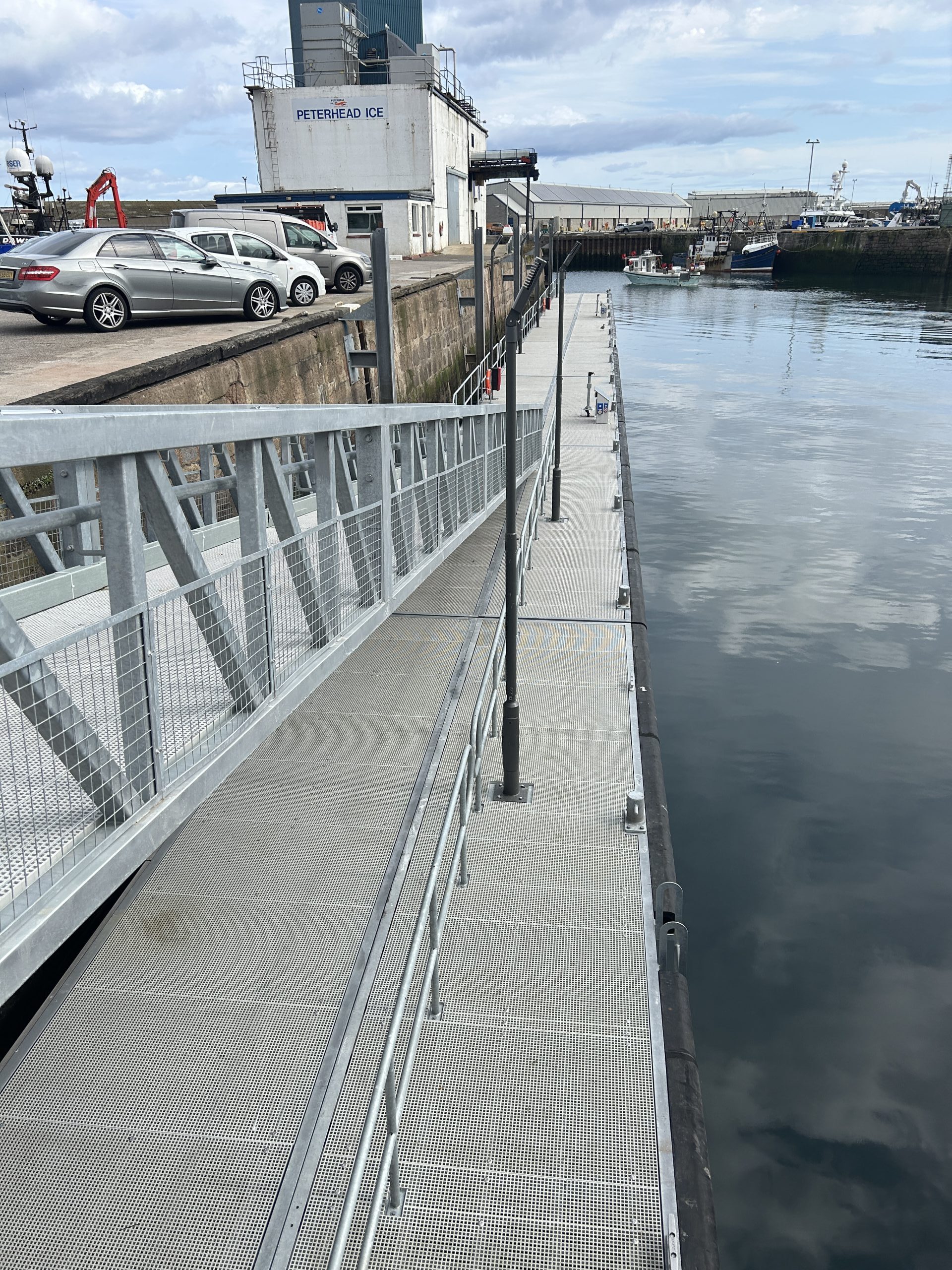 Heavy-duty pontoon dock Peterhead